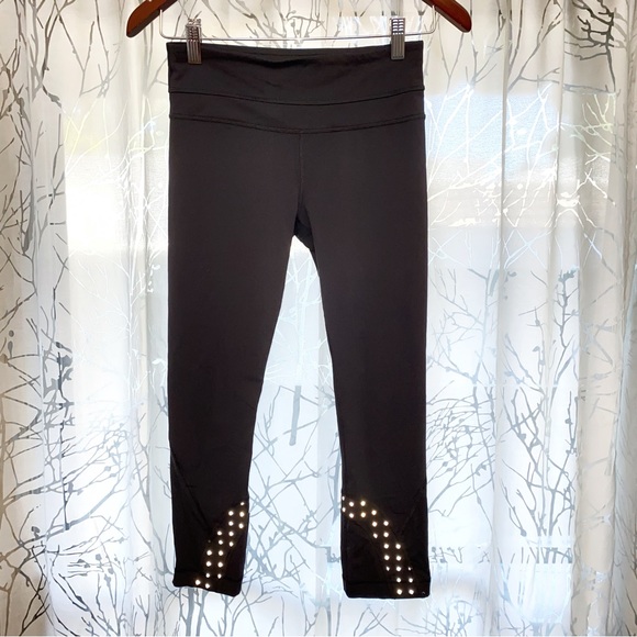 lululemon athletica Pants - Lululemon black inspire crop block it pocket silver polka dot reflective legging